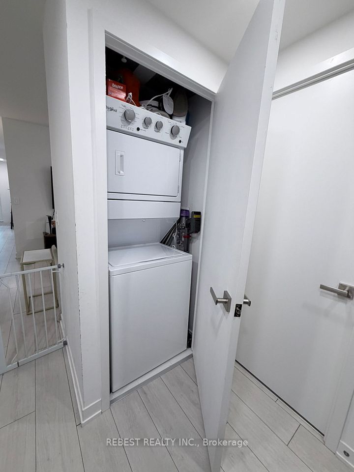 31 Tippett Road 547, Toronto, ON M3H 0C8 25
