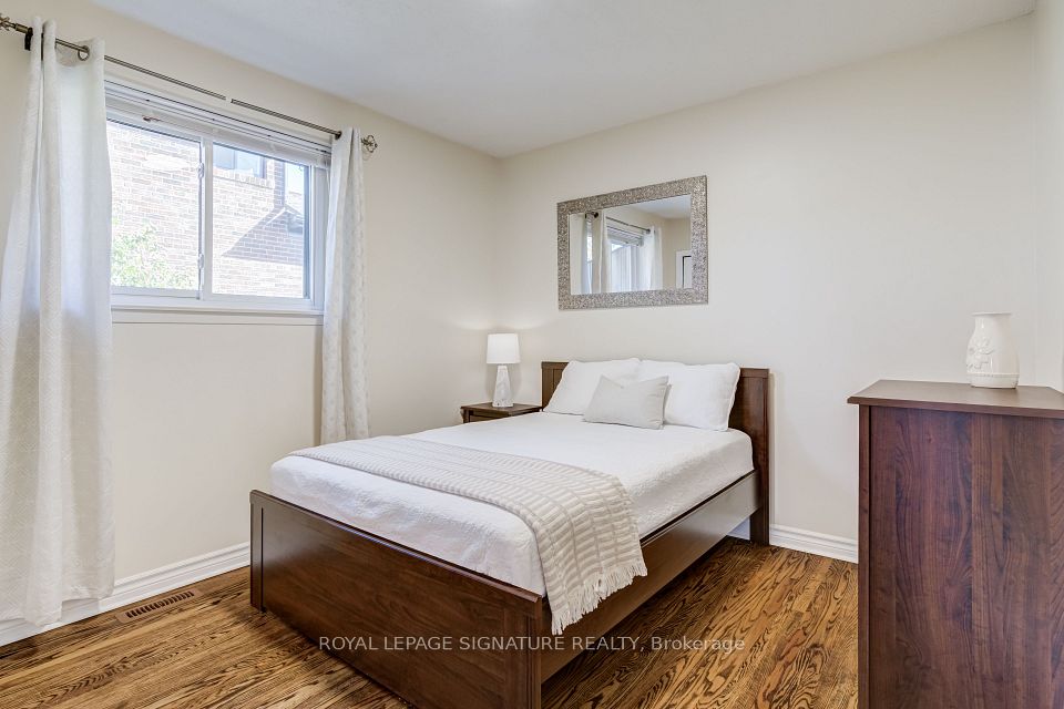 22 Painswick Crescent, Toronto, ON M2J 3M6 23