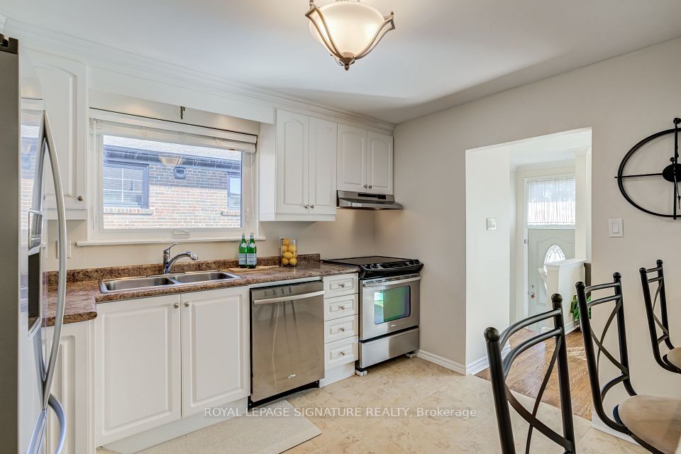 22 Painswick Crescent, Toronto, ON M2J 3M6 17