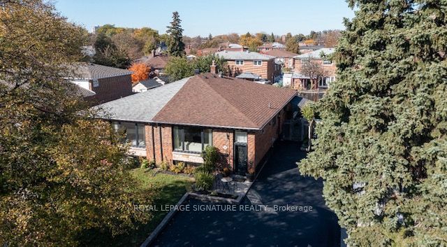22 Painswick Crescent, Toronto, ON M2J 3M6 3