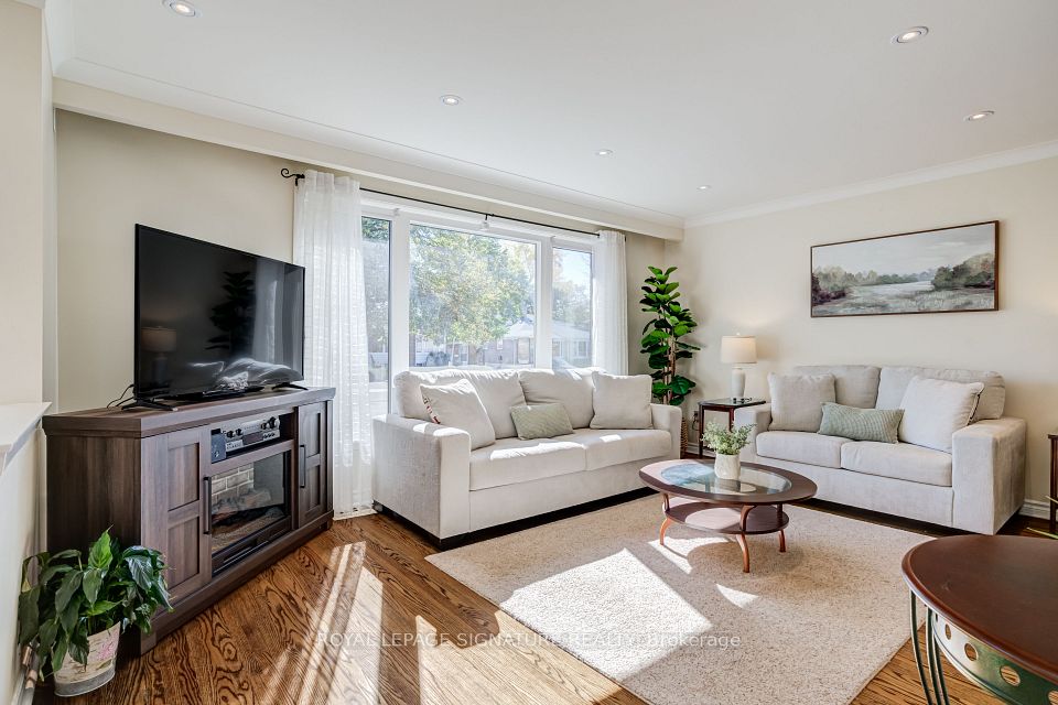 22 Painswick Crescent, Toronto, ON M2J 3M6 8