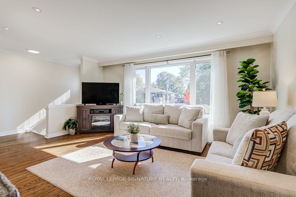 22 Painswick Crescent, Toronto, ON M2J 3M6 9