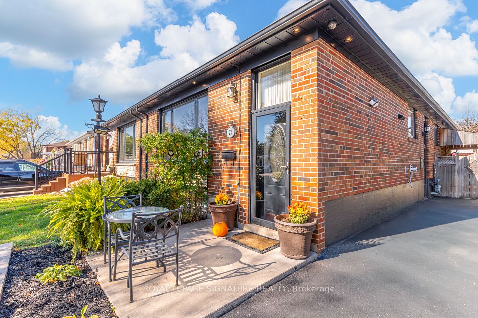 22 Painswick Crescent, Toronto, ON M2J 3M6 4