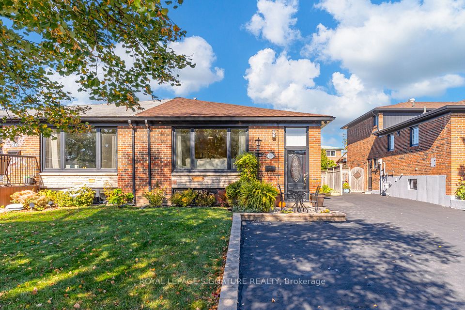 22 Painswick Crescent, Toronto, ON M2J 3M6 2