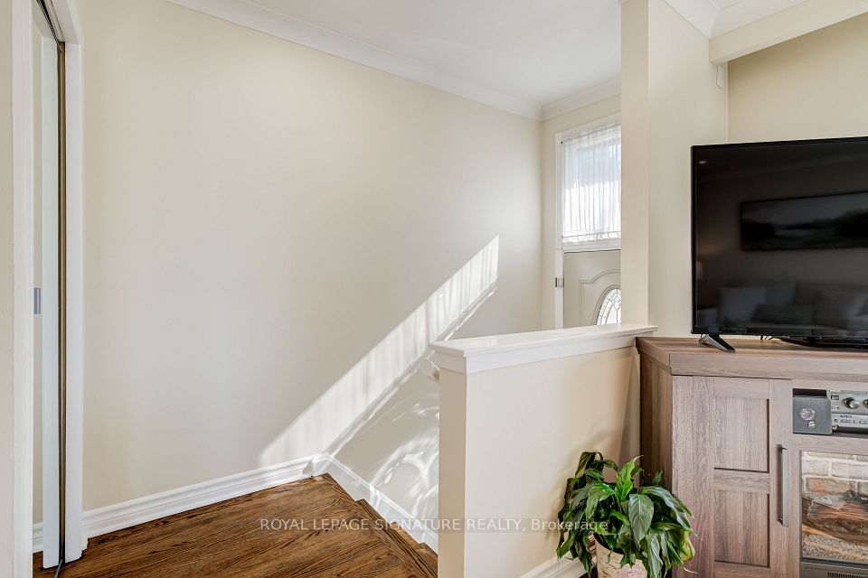 22 Painswick Crescent, Toronto, ON M2J 3M6 7