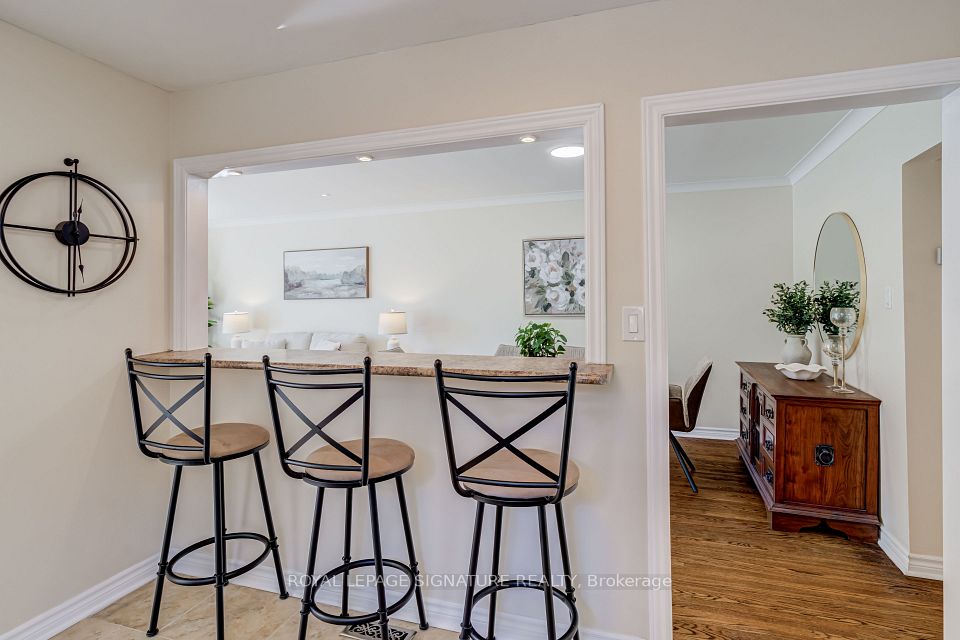 22 Painswick Crescent, Toronto, ON M2J 3M6 16