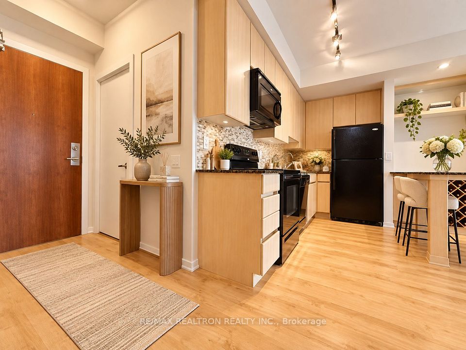30 Canterbury Place 1103, Toronto, ON M2N 0B9 2