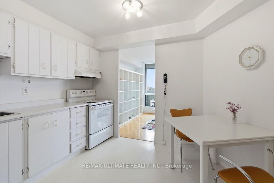 150 Neptune Drive 805, Toronto, ON M6A 2Y9 11