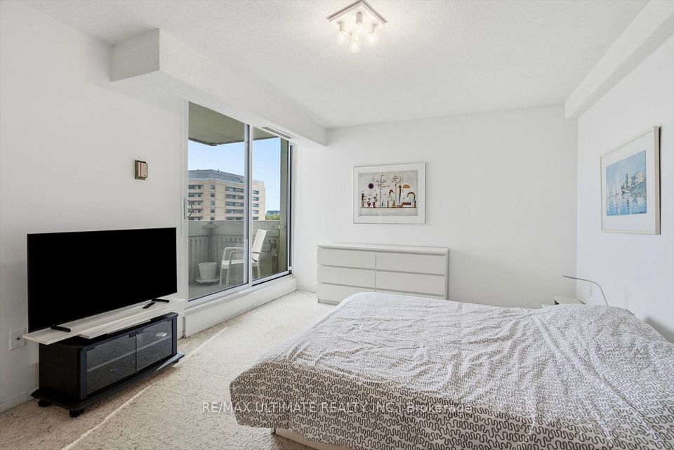 150 Neptune Drive 805, Toronto, ON M6A 2Y9 17
