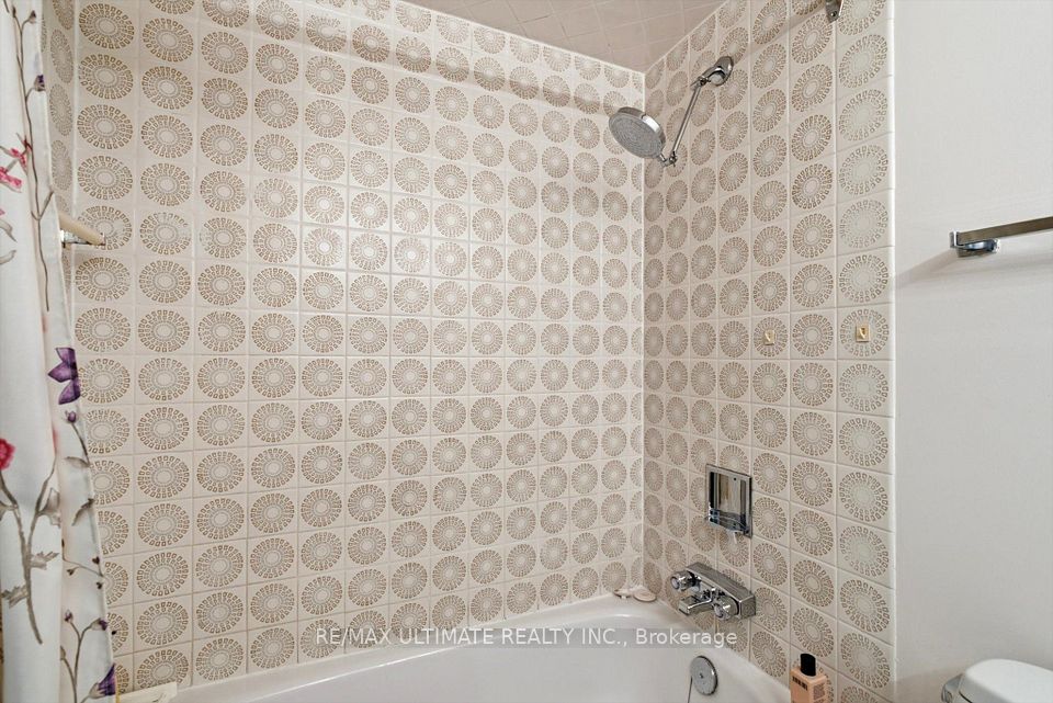 150 Neptune Drive 805, Toronto, ON M6A 2Y9 21