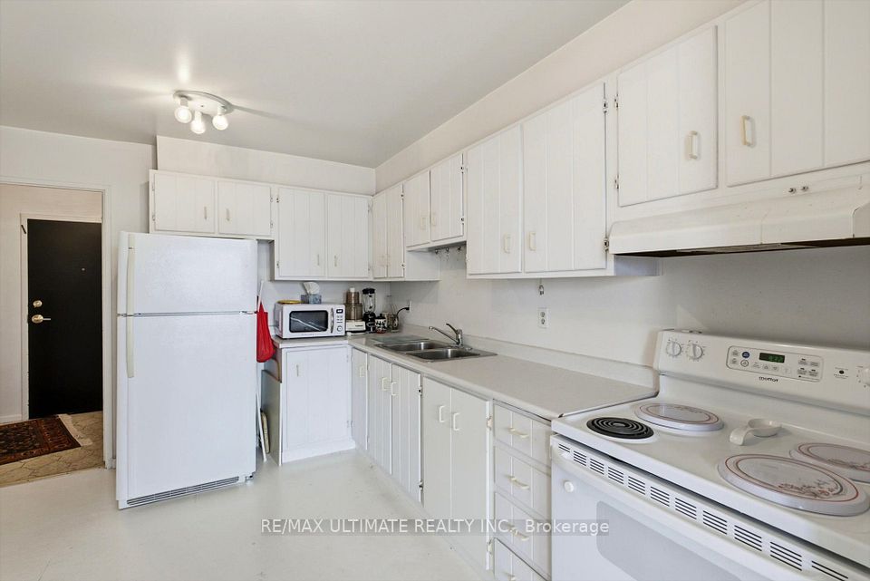 150 Neptune Drive 805, Toronto, ON M6A 2Y9 14