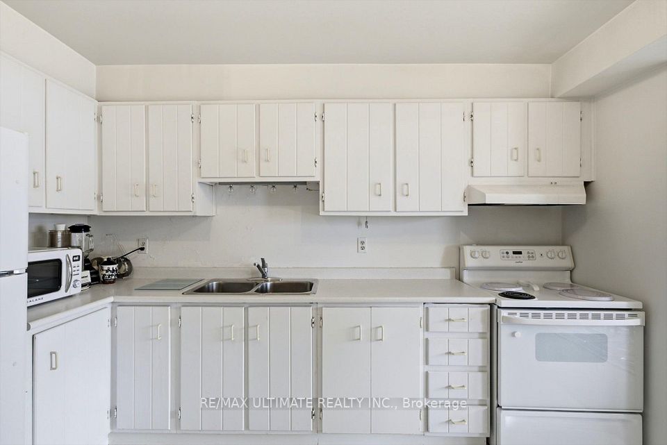 150 Neptune Drive 805, Toronto, ON M6A 2Y9 13