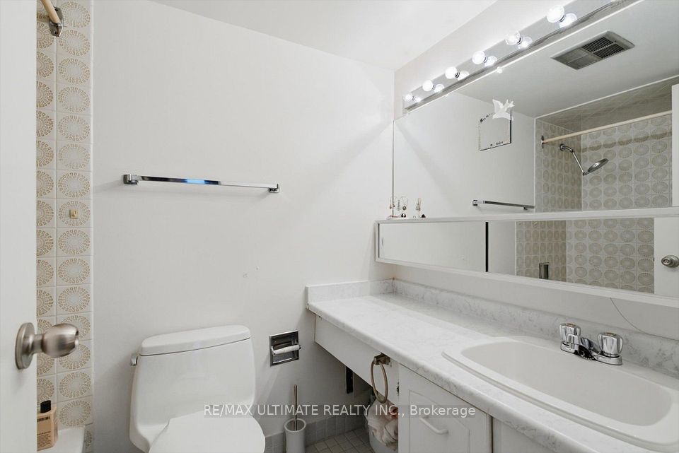 150 Neptune Drive 805, Toronto, ON M6A 2Y9 20