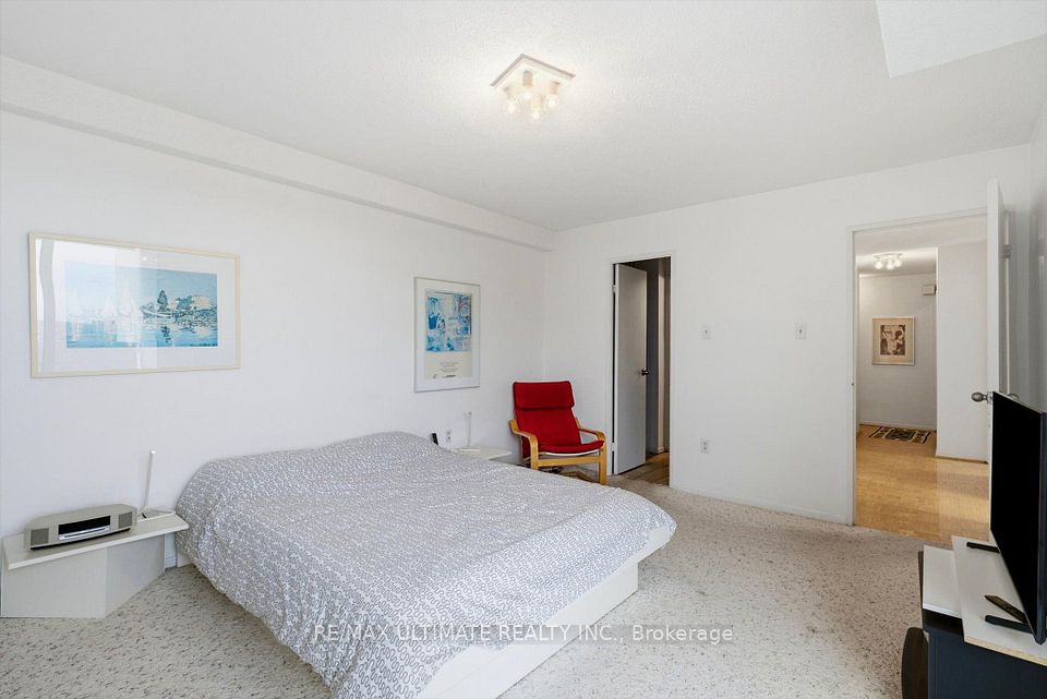 150 Neptune Drive 805, Toronto, ON M6A 2Y9 18