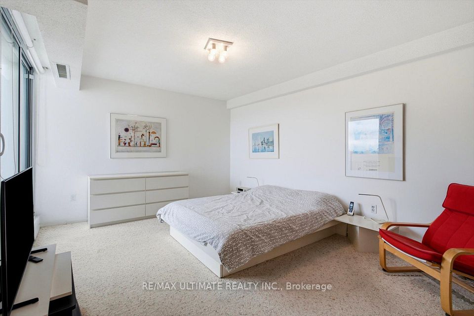 150 Neptune Drive 805, Toronto, ON M6A 2Y9 16
