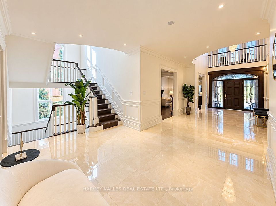 11 York Road, Toronto, ON M2L 1H4 8