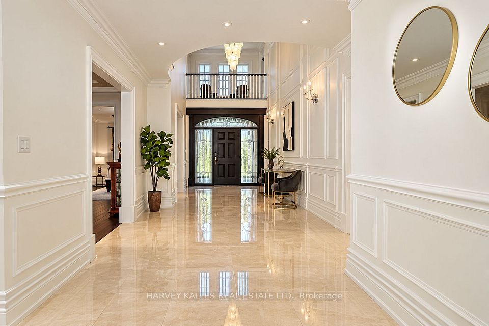 11 York Road, Toronto, ON M2L 1H4 7