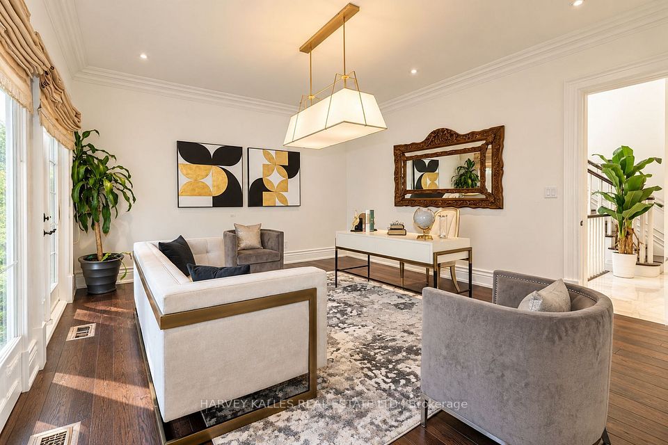 11 York Road, Toronto, ON M2L 1H4 17