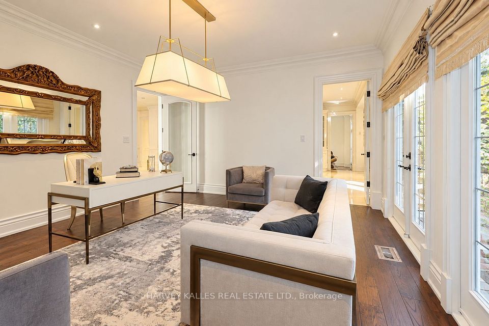 11 York Road, Toronto, ON M2L 1H4 18
