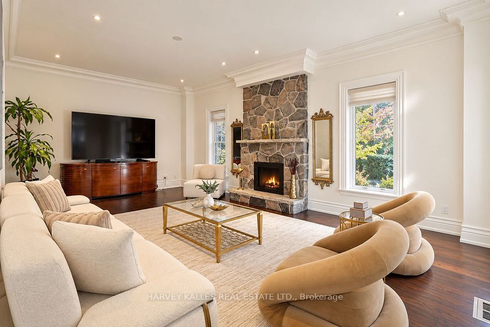 11 York Road, Toronto, ON M2L 1H4 16