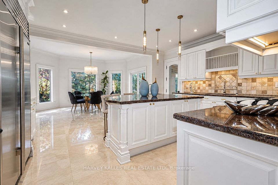 11 York Road, Toronto, ON M2L 1H4 9
