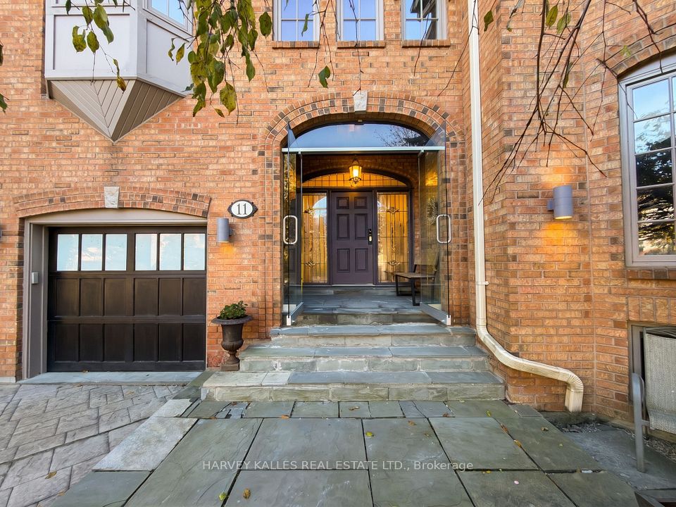 11 York Road, Toronto, ON M2L 1H4 2