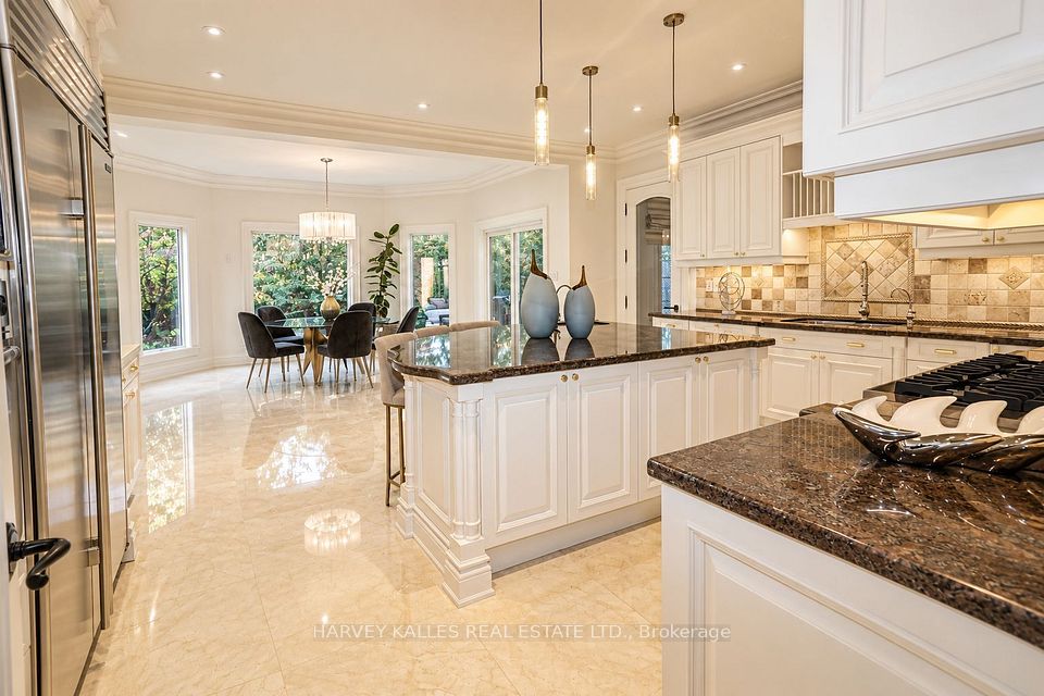 11 York Road, Toronto, ON M2L 1H4 10