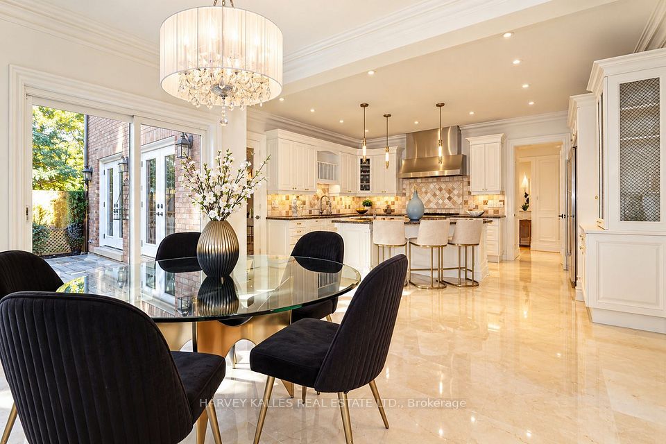 11 York Road, Toronto, ON M2L 1H4 12