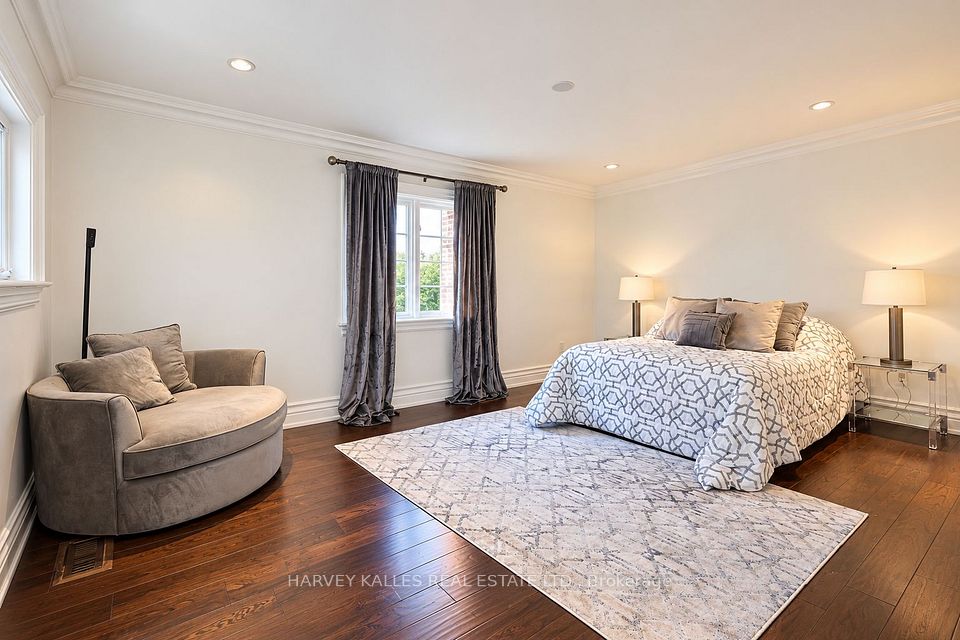 11 York Road, Toronto, ON M2L 1H4 25
