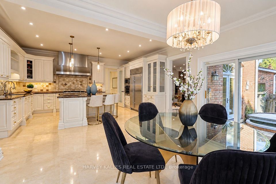 11 York Road, Toronto, ON M2L 1H4 11
