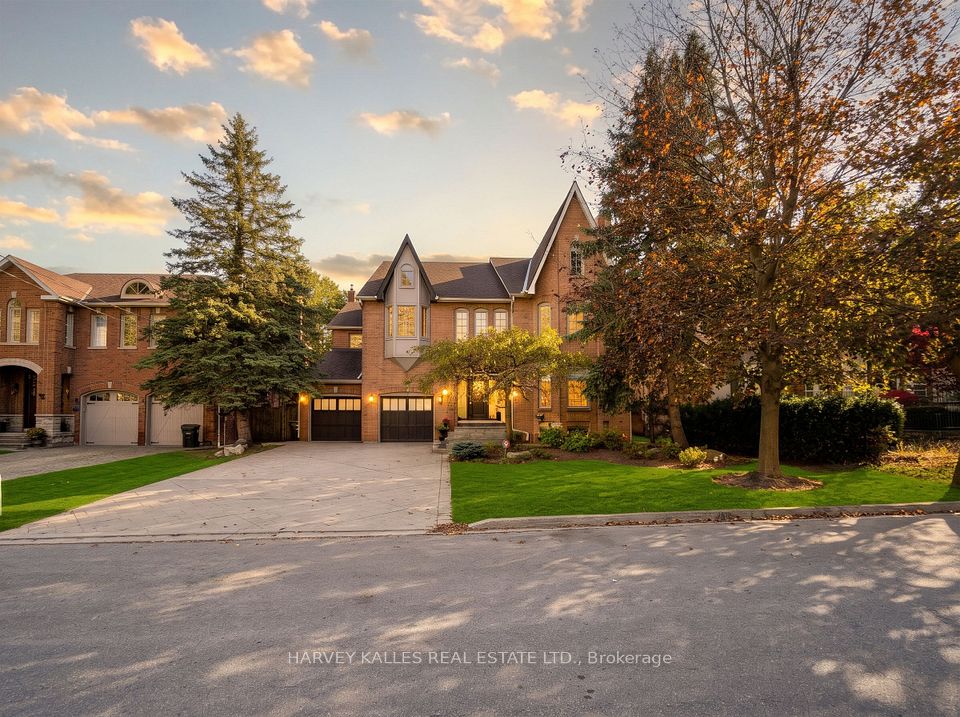 Detached at 11 York Road, Toronto, ON M2L 1H4