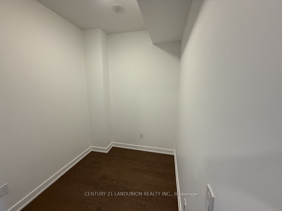 89 Montclair Avenue 1619, Toronto, ON M5P 1P5 9
