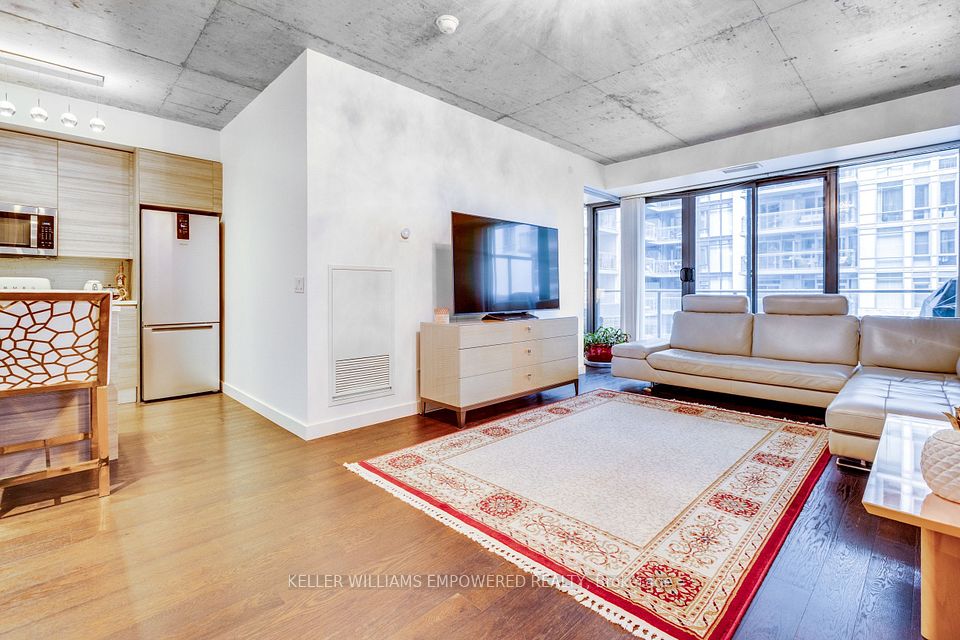 111 Bathurst Street 717, Toronto, ON M5V 0M9 13