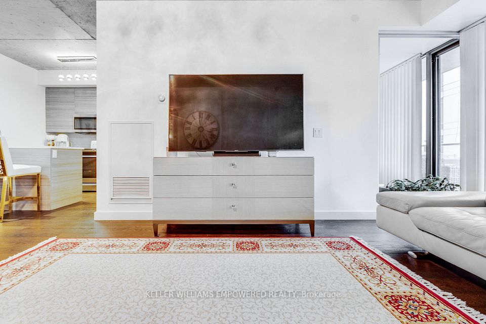 111 Bathurst Street 717, Toronto, ON M5V 0M9 14