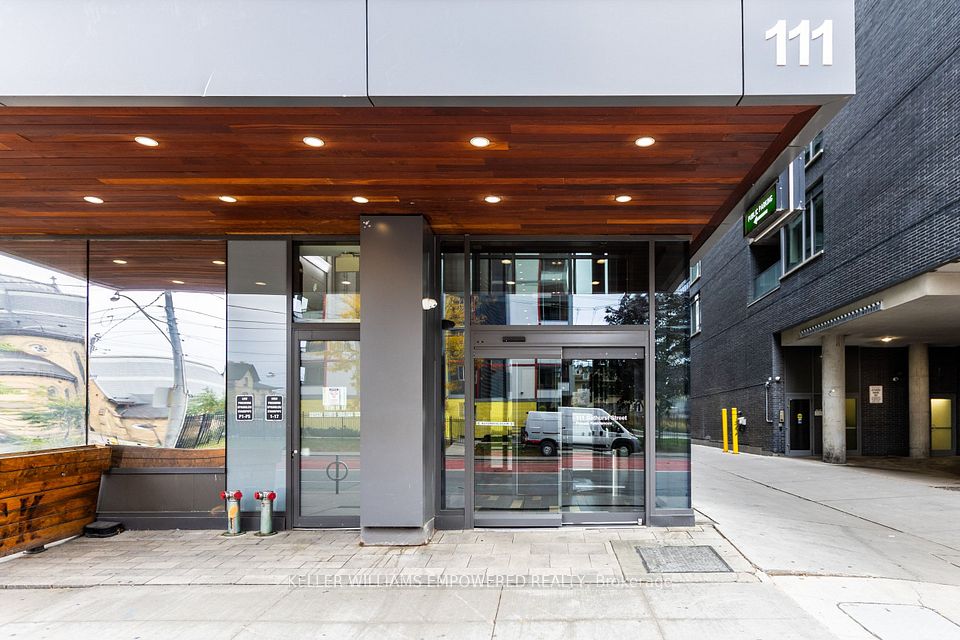 111 Bathurst Street 717, Toronto, ON M5V 0M9 3