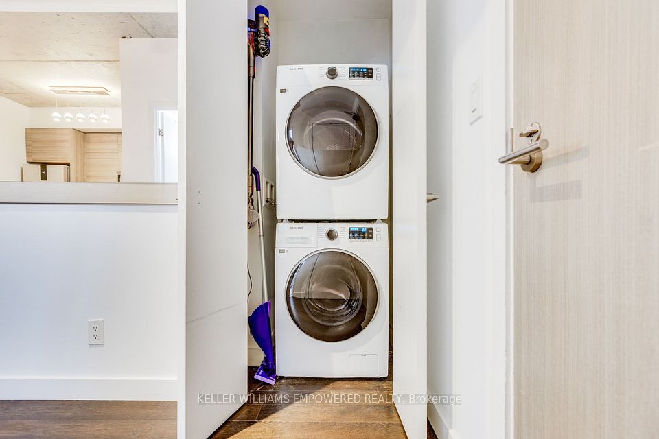 111 Bathurst Street 717, Toronto, ON M5V 0M9 20