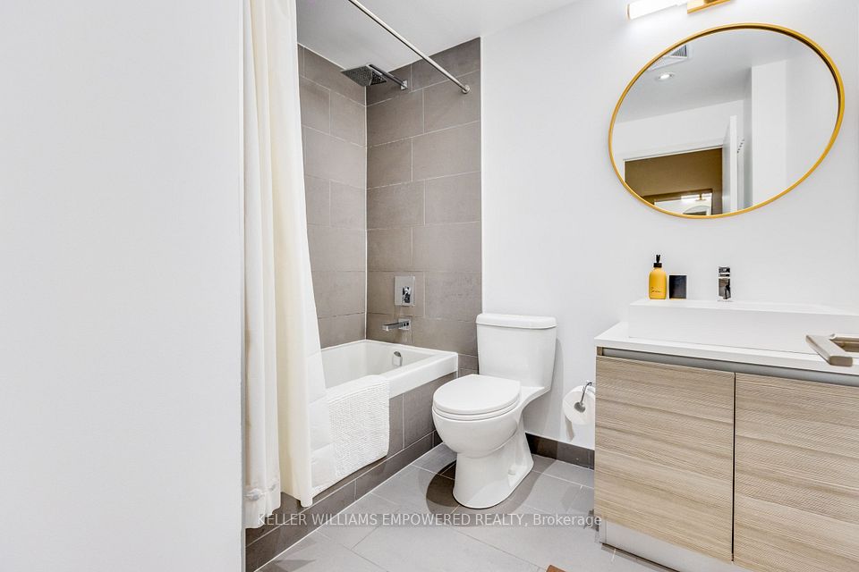 111 Bathurst Street 717, Toronto, ON M5V 0M9 19