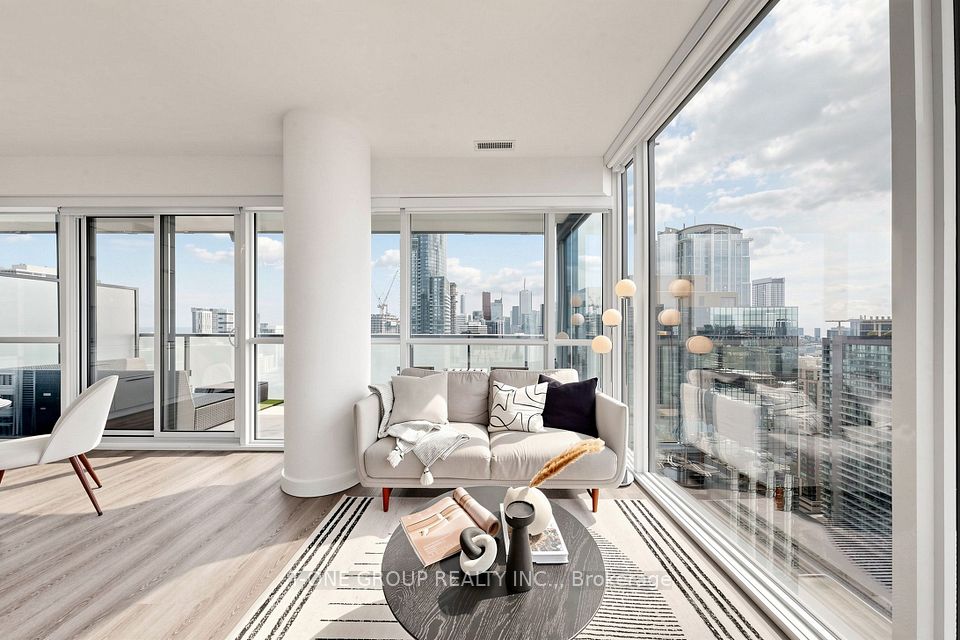 15 Grenville Street 3403, Toronto, ON M4Y 0B9 5