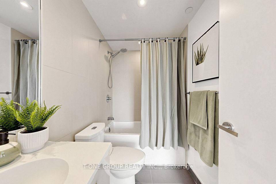 15 Grenville Street 3403, Toronto, ON M4Y 0B9 23