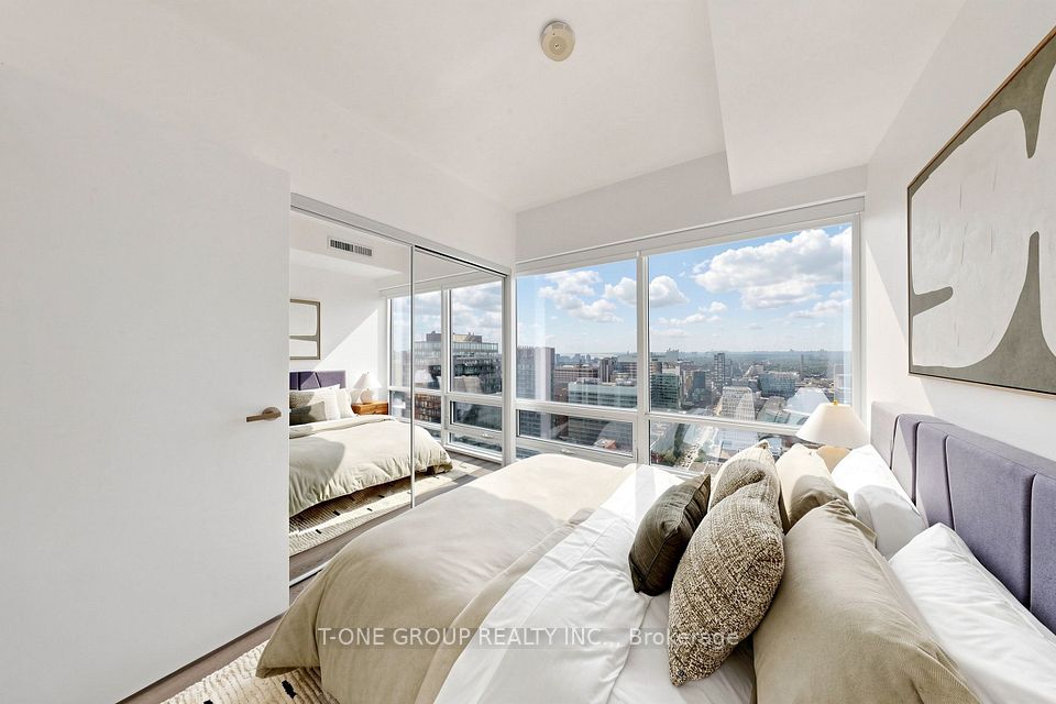 15 Grenville Street 3403, Toronto, ON M4Y 0B9 19