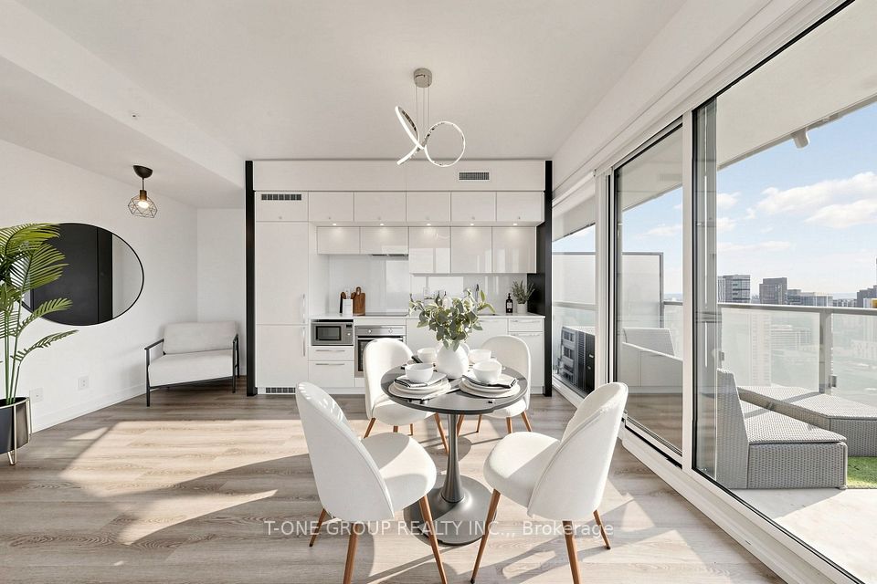 15 Grenville Street 3403, Toronto, ON M4Y 0B9 7