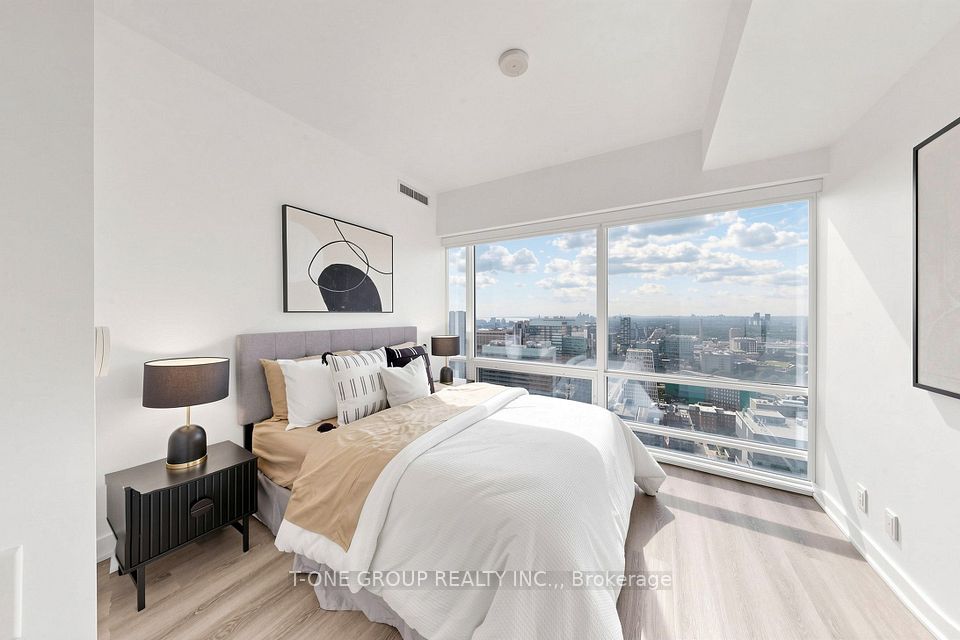 15 Grenville Street 3403, Toronto, ON M4Y 0B9 2