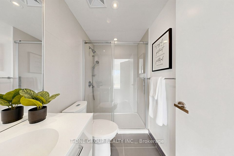 15 Grenville Street 3403, Toronto, ON M4Y 0B9 16