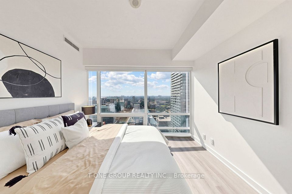 15 Grenville Street 3403, Toronto, ON M4Y 0B9 13
