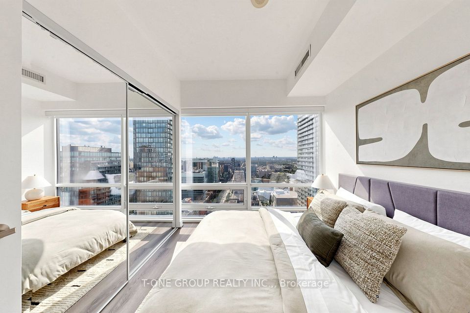 15 Grenville Street 3403, Toronto, ON M4Y 0B9 18