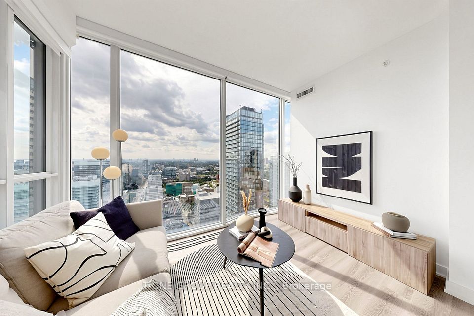 15 Grenville Street 3403, Toronto, ON M4Y 0B9 4