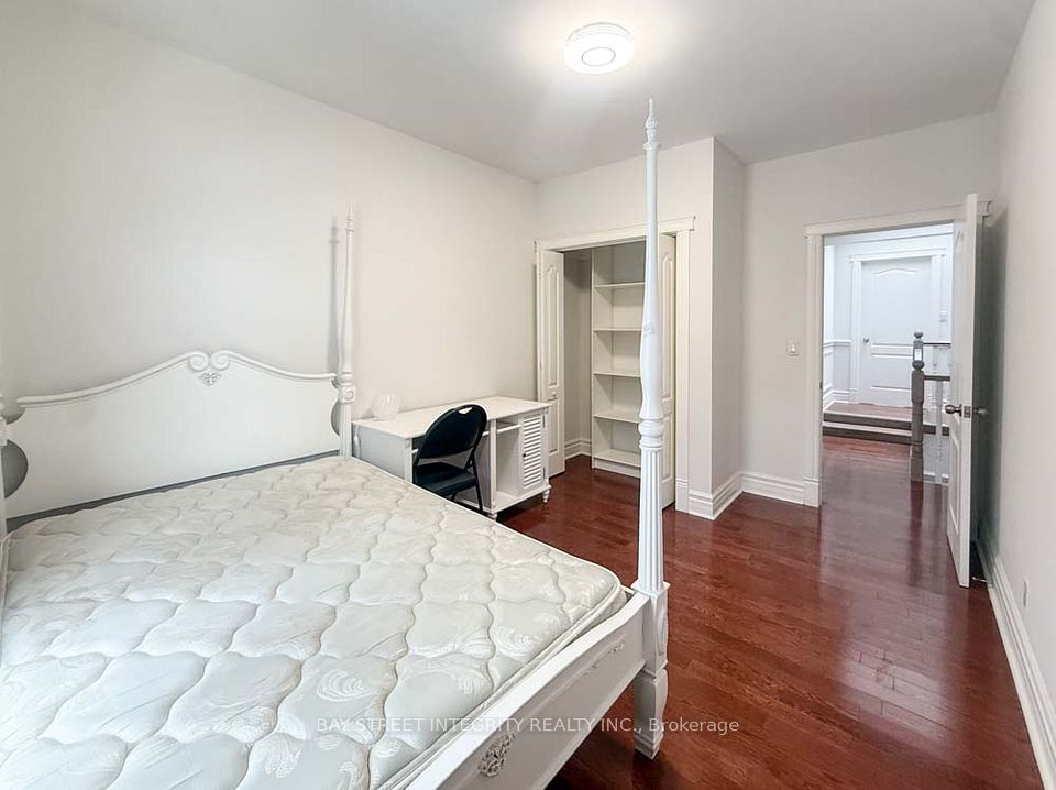 275 Estelle Avenue Unit 1, Toronto, ON M2N 5J4 2