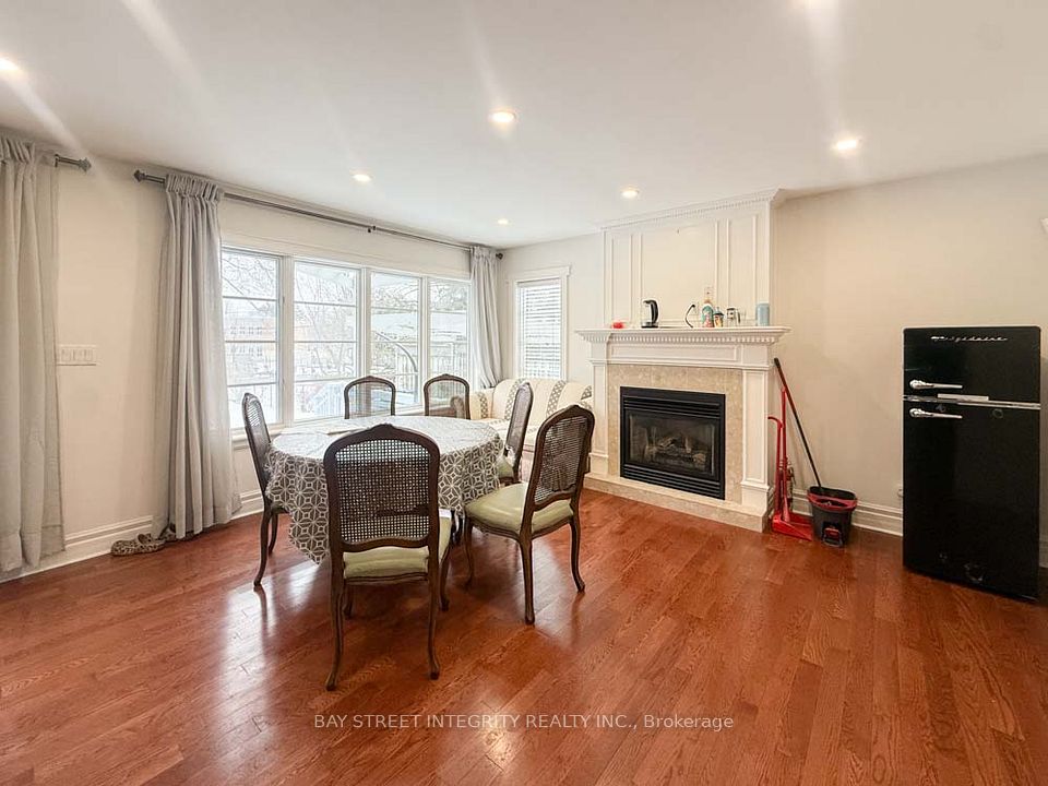 275 Estelle Avenue Unit 1, Toronto, ON M2N 5J4 6