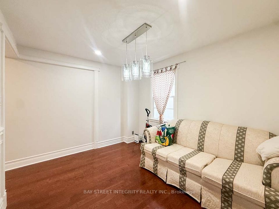 275 Estelle Avenue Unit 1, Toronto, ON M2N 5J4 5