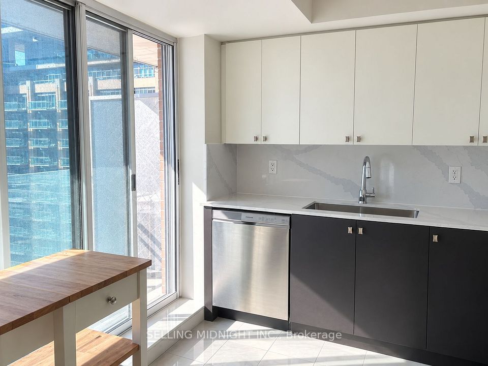 50 Lynn Wiilams Street 1103, Toronto, ON M6K 3R9 4
